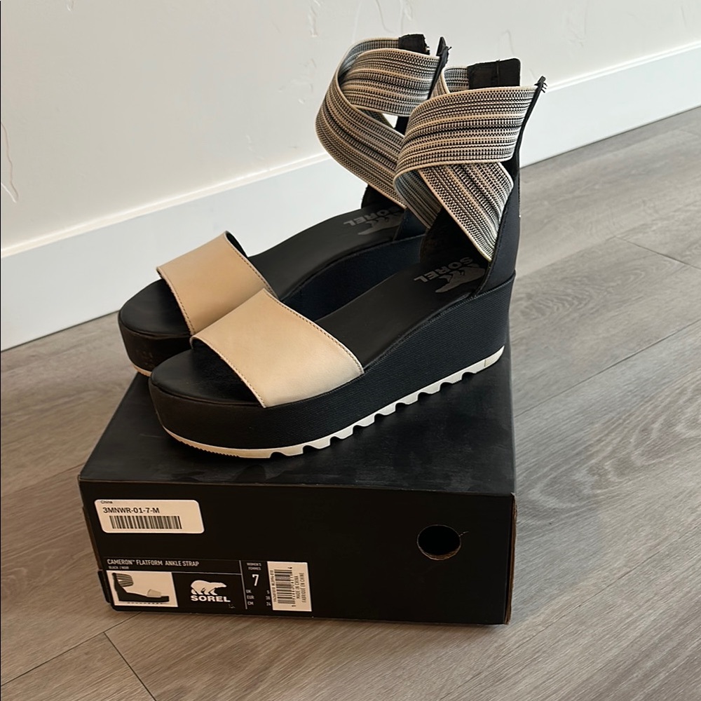 Sorel Women's Black and Cream Sandals